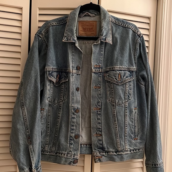 Levi’s vintage Jean jacket with leather vogue patch on the back - Picture 4 of 5